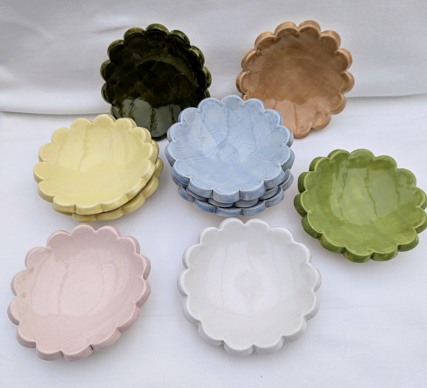 Scalloped ring dish