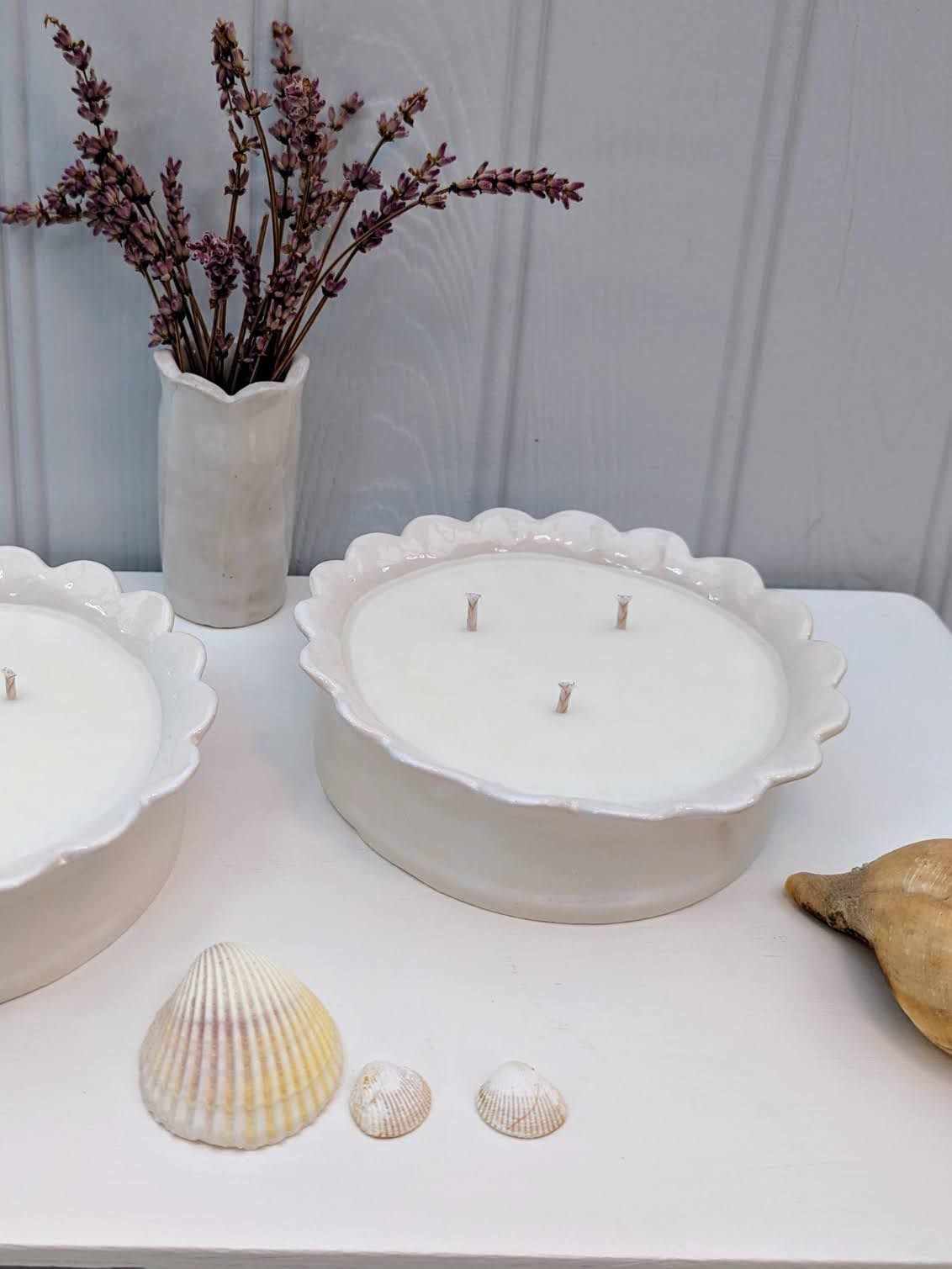 White 3 wick Daisy candle