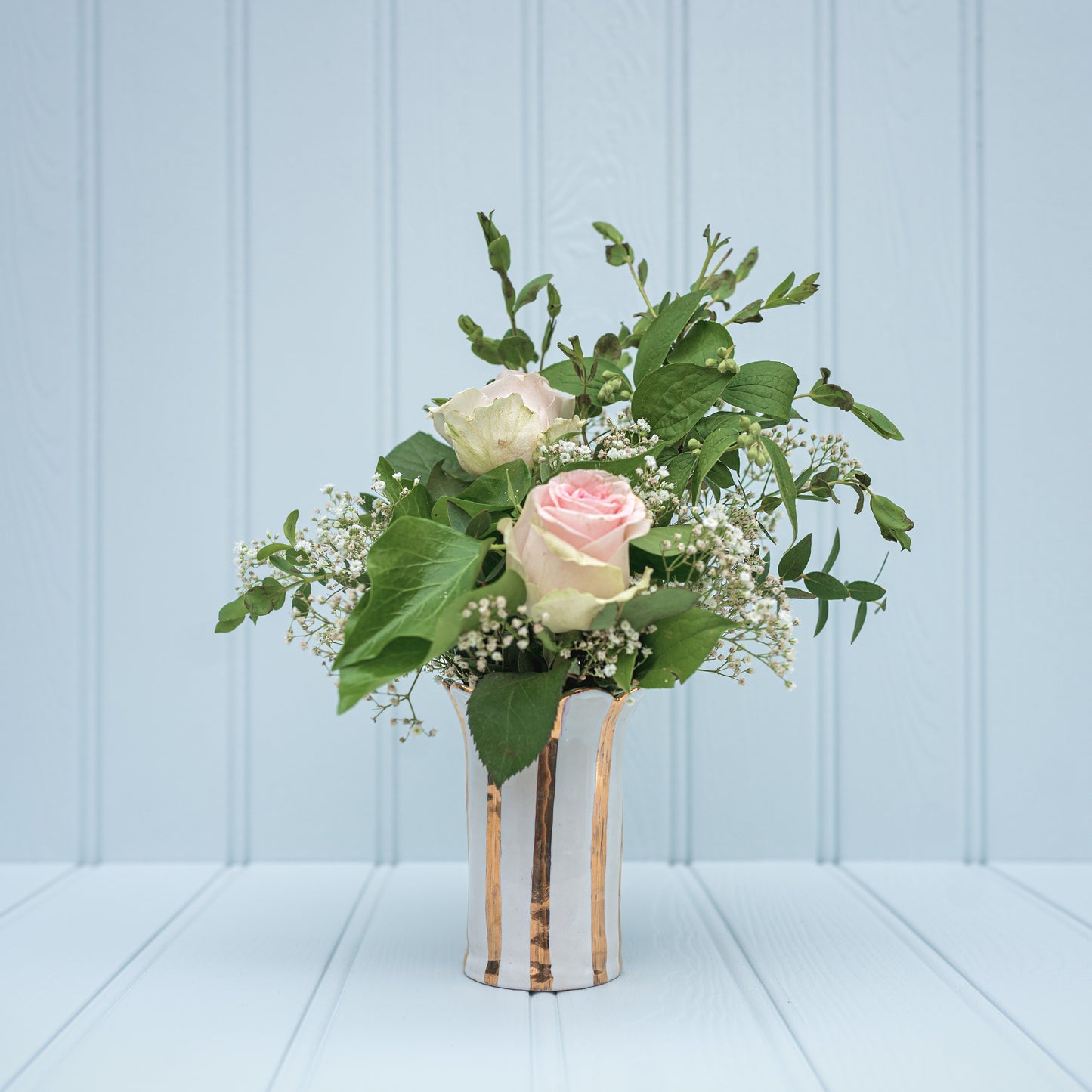 Sea Bramble ceramics - Handmade Stoneware Daisy vase with gold stripes and that Sea Bramble' signature scalloped top. The vase is adorned with a beautiful pink rose arrangement.