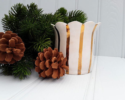 Gold striped ceramic pot candle with Christmas spice aroma
