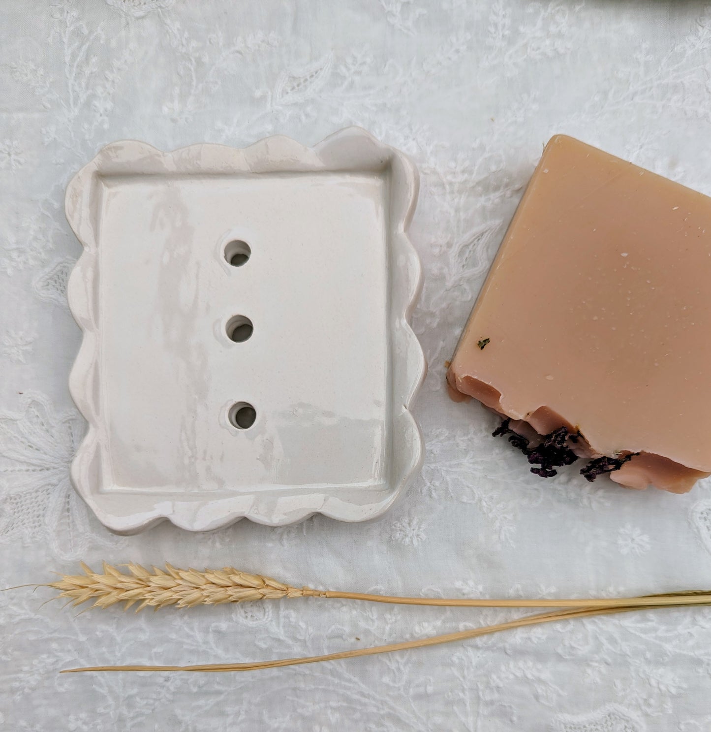 Scalloped soap dish