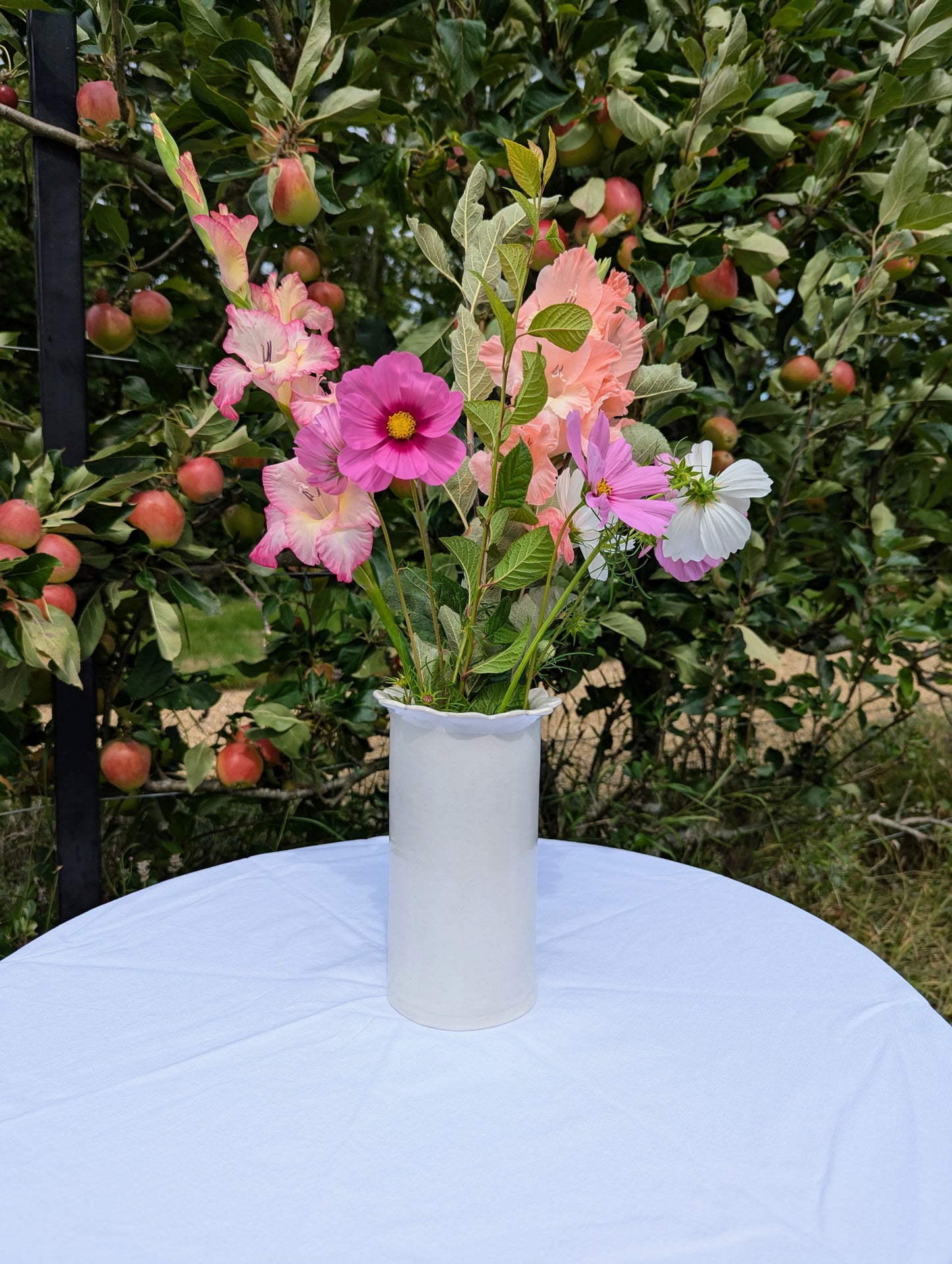 White large Daisy vase