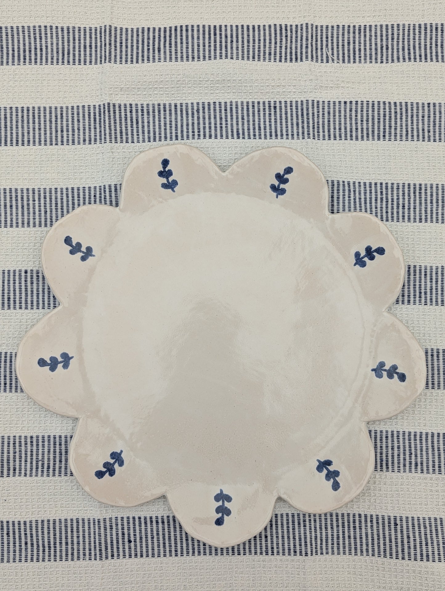 Scalloped flower plate