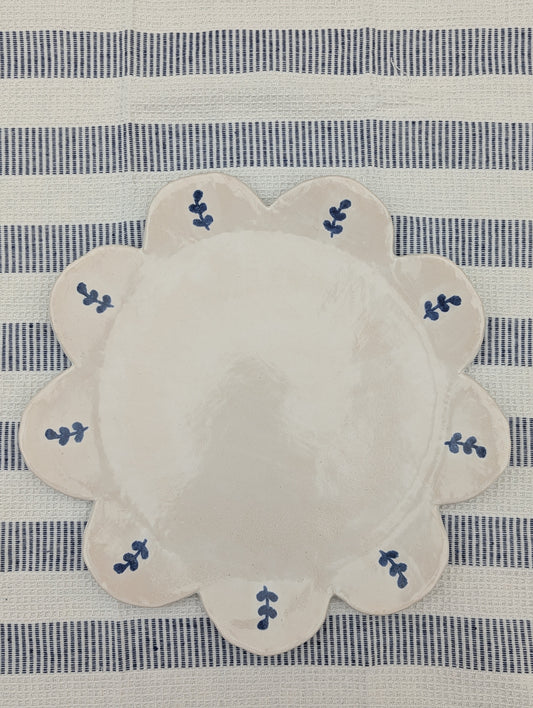 Scalloped flower plate
