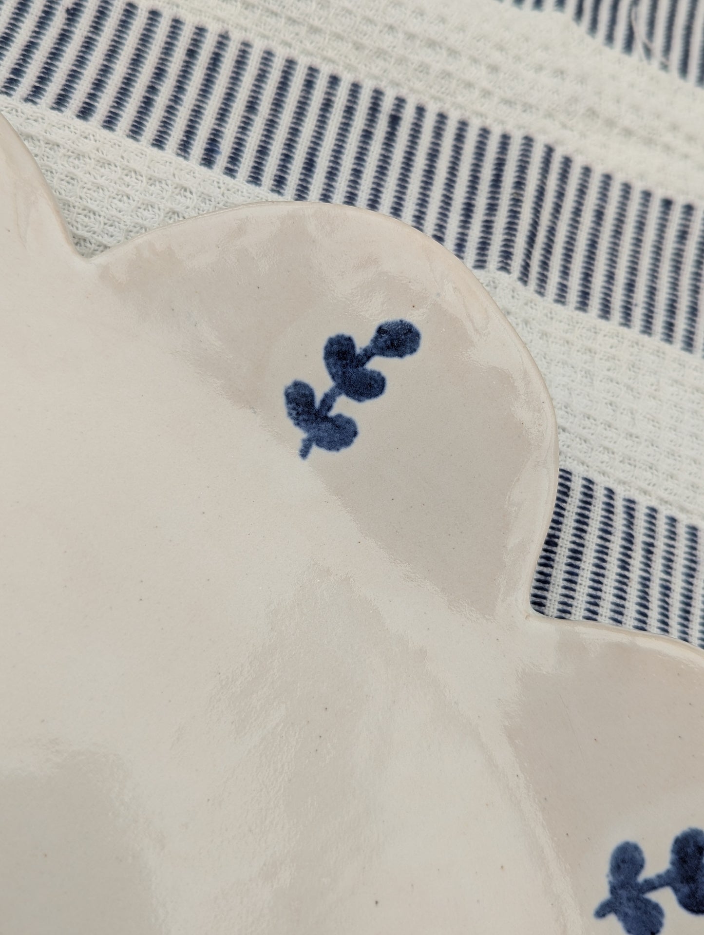 Scalloped flower plate