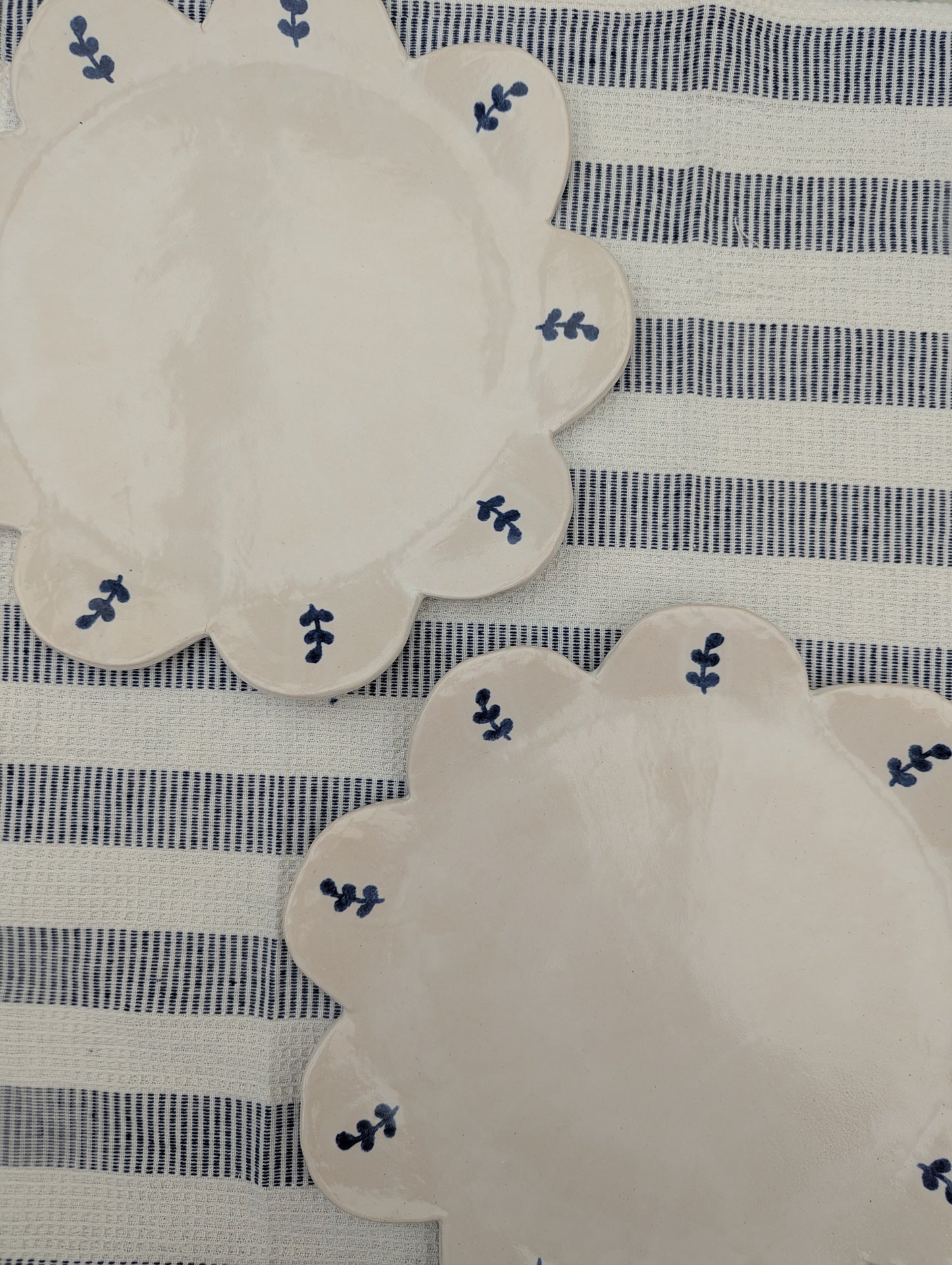 Scalloped flower plate
