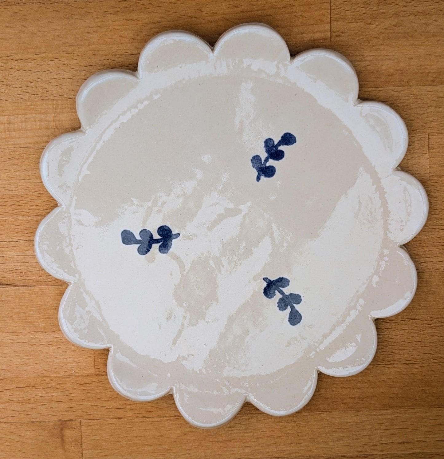 Scalloped flower plate