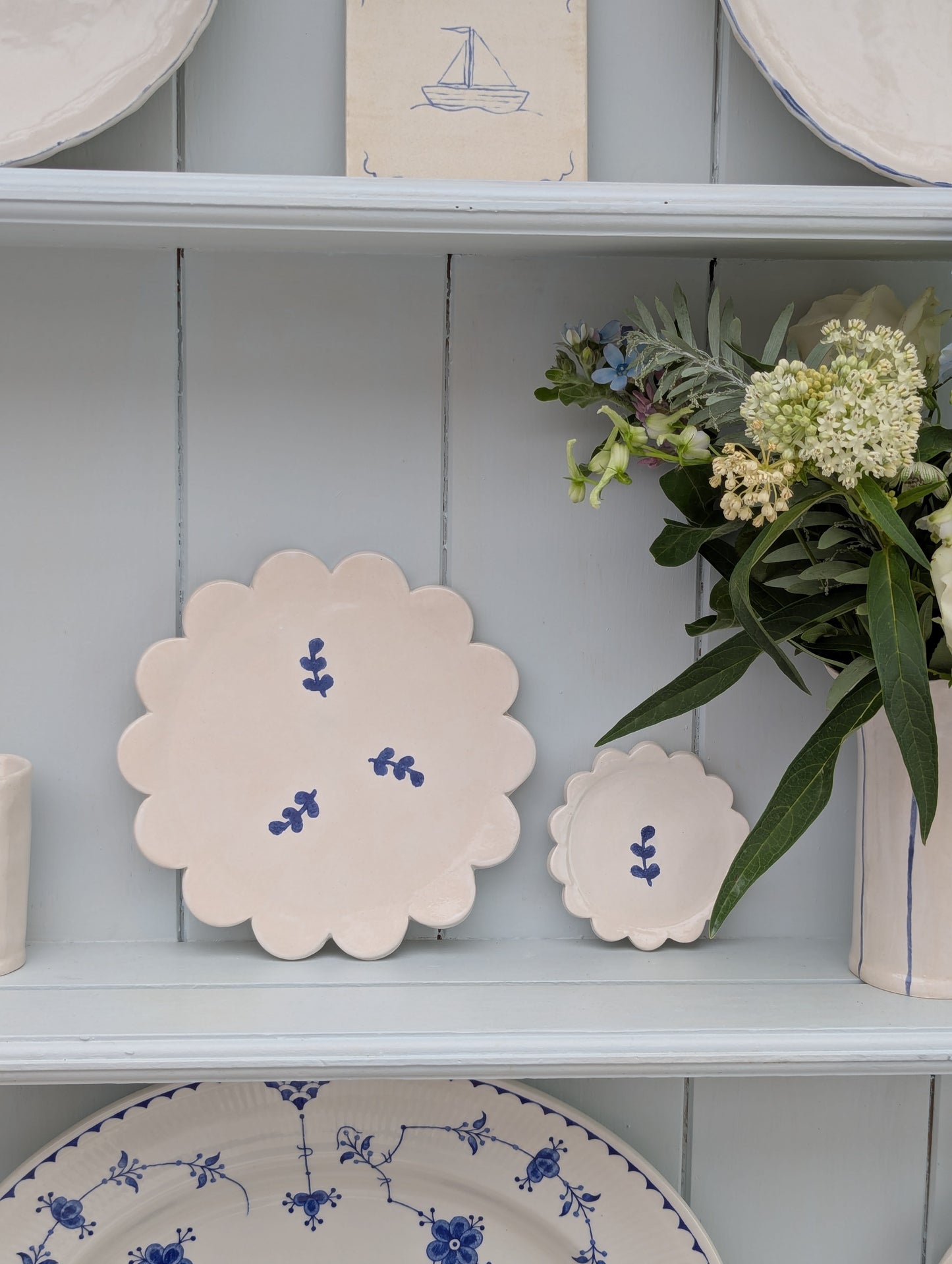 Scalloped flower plate